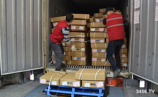 國禽肉產品春節(jié)前在西郊口岸 正式回歸市場 國禽肉產品春節(jié)前在西郊口岸 正式回歸市場