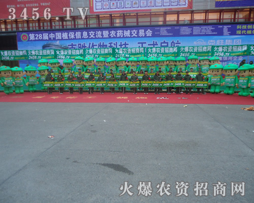 綠色軍裝宣傳戰(zhàn)士用汗水和拼搏一展魅力風(fēng)采